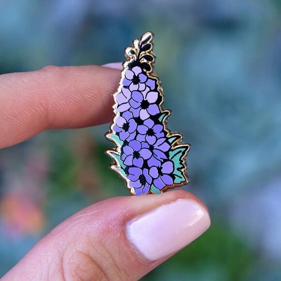 Delphinium Flower Enamel Pin - Gold Plated Nature Brooch - Floral Jewelry - Picture 2 of 2